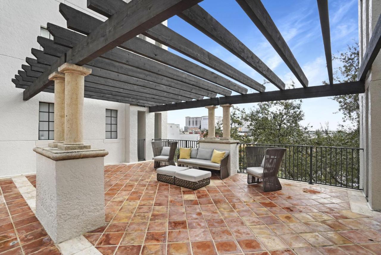 Dharma Home Suites Coral Gables At Gables Grand Plaza Маямі Екстер'єр фото