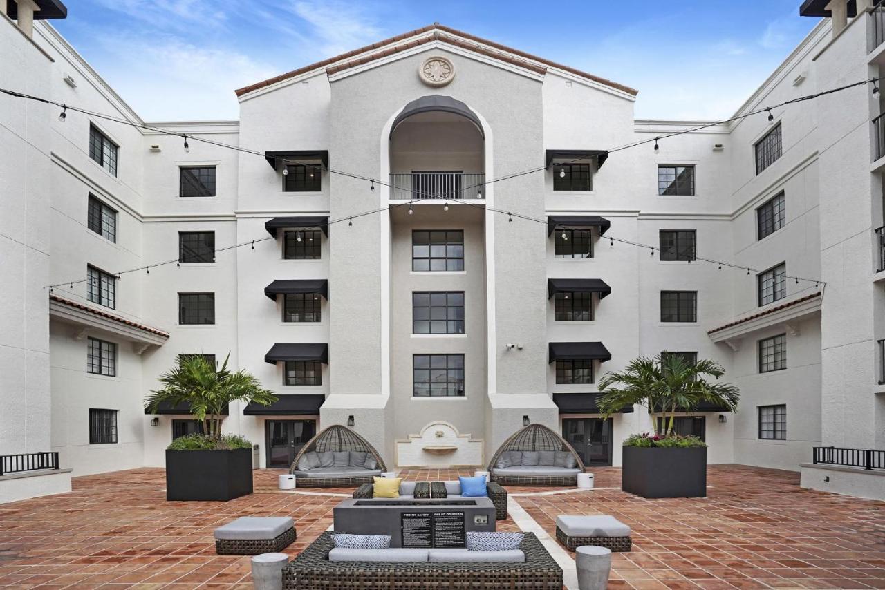 Dharma Home Suites Coral Gables At Gables Grand Plaza Маямі Екстер'єр фото