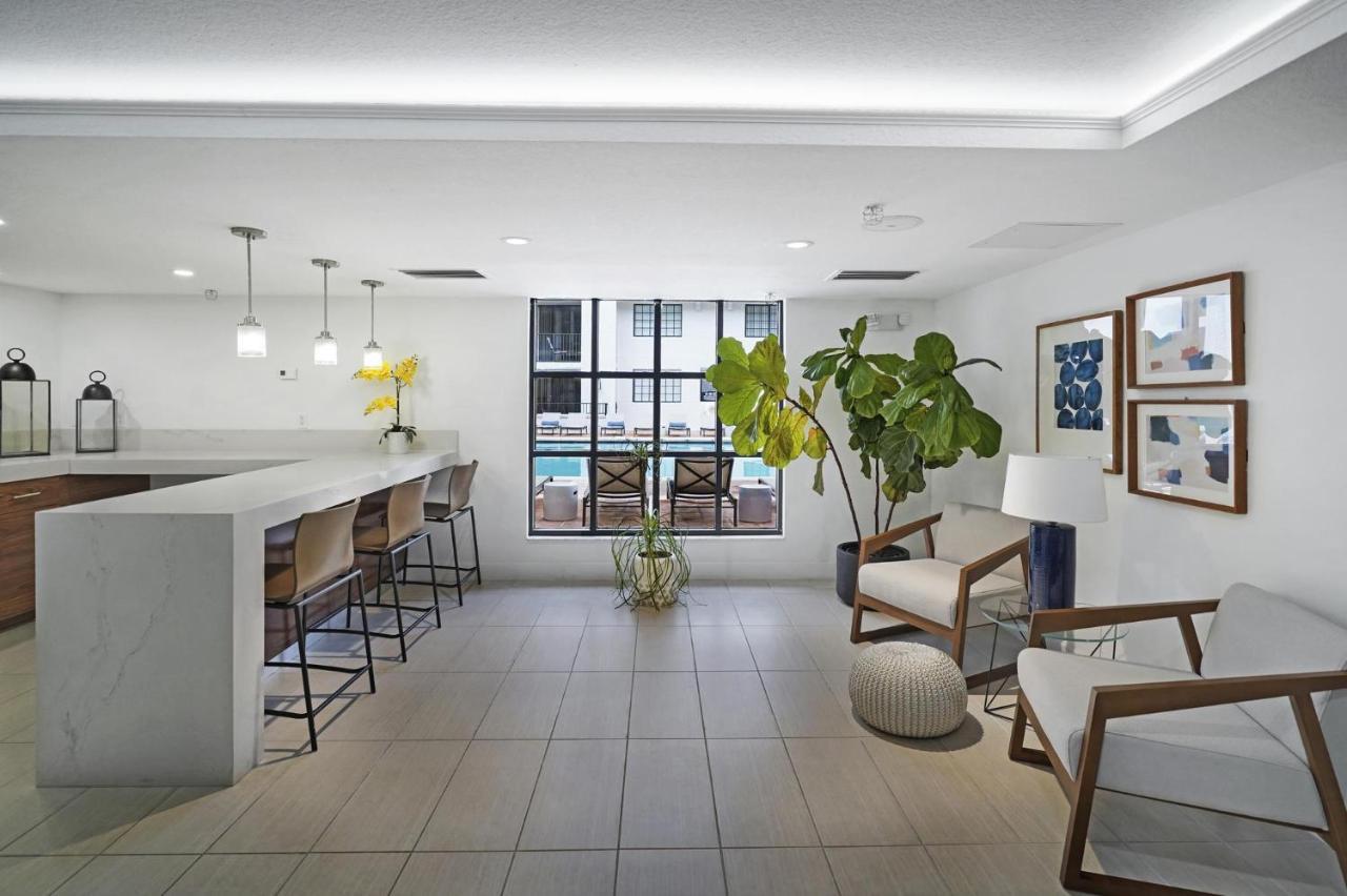 Dharma Home Suites Coral Gables At Gables Grand Plaza Маямі Екстер'єр фото
