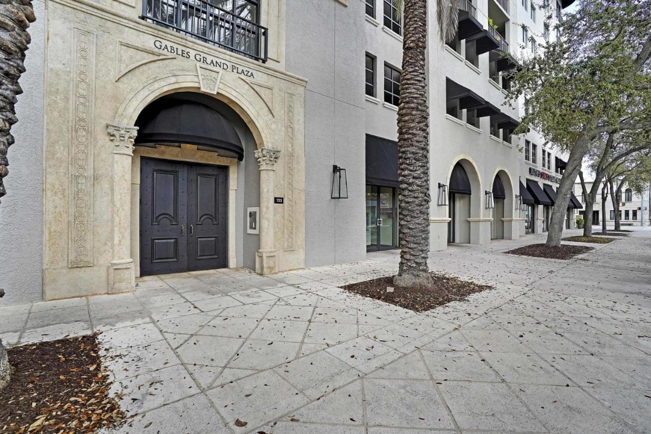Dharma Home Suites Coral Gables At Gables Grand Plaza Маямі Екстер'єр фото