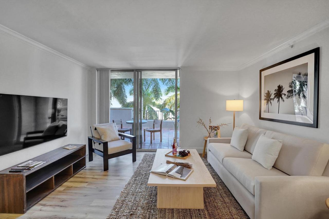Dharma Home Suites Coral Gables At Gables Grand Plaza Маямі Екстер'єр фото
