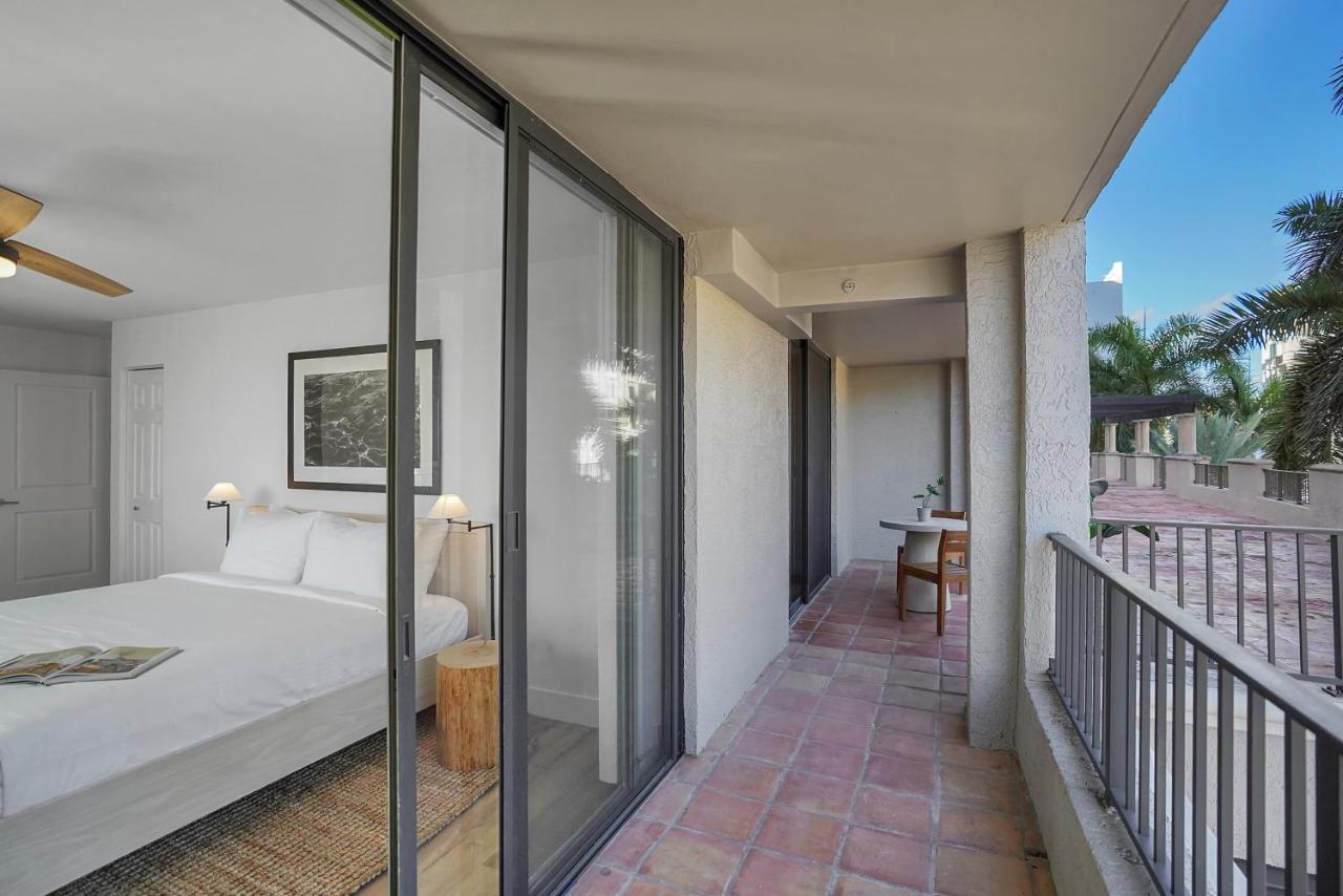 Dharma Home Suites Coral Gables At Gables Grand Plaza Маямі Екстер'єр фото
