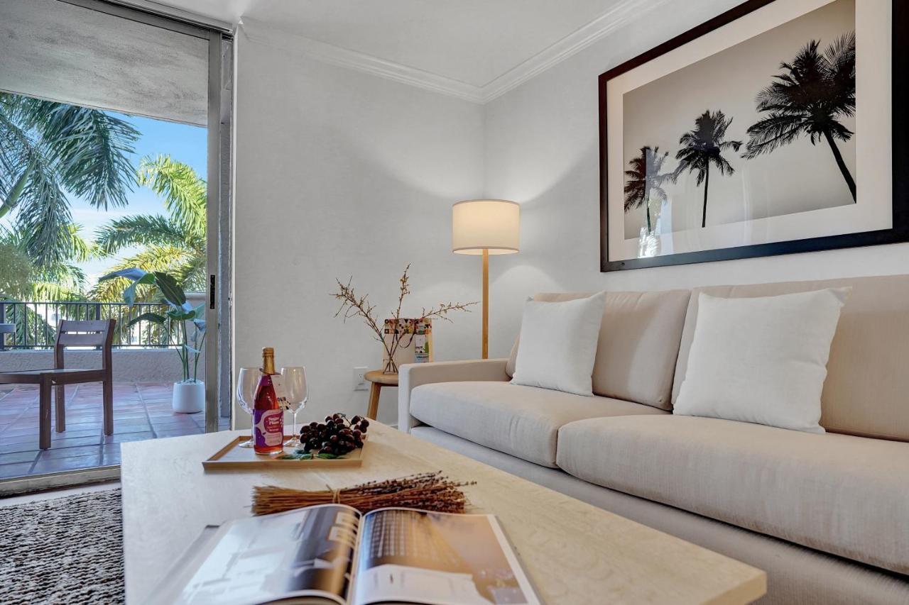 Dharma Home Suites Coral Gables At Gables Grand Plaza Маямі Екстер'єр фото