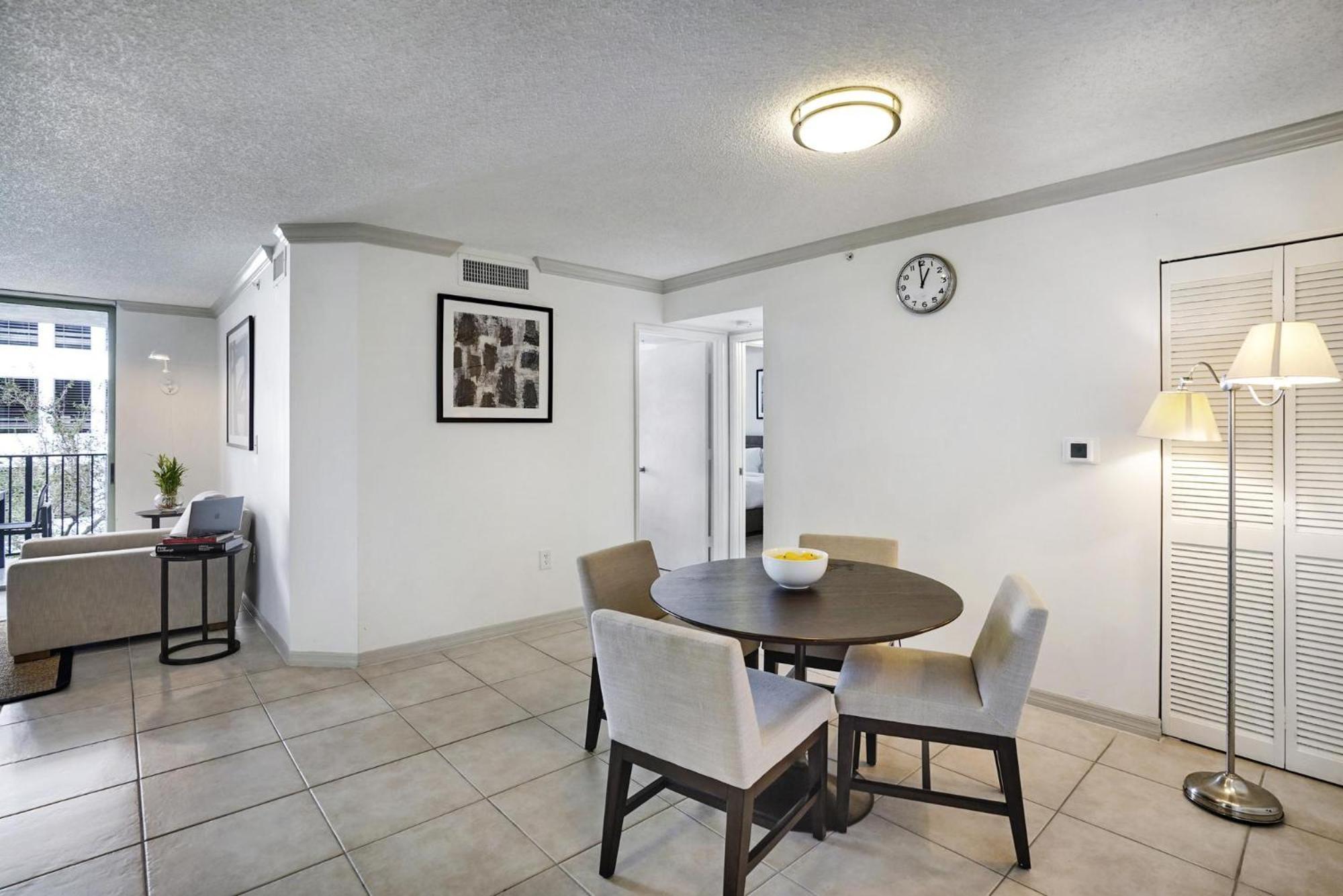 Dharma Home Suites Coral Gables At Gables Grand Plaza Маямі Номер фото