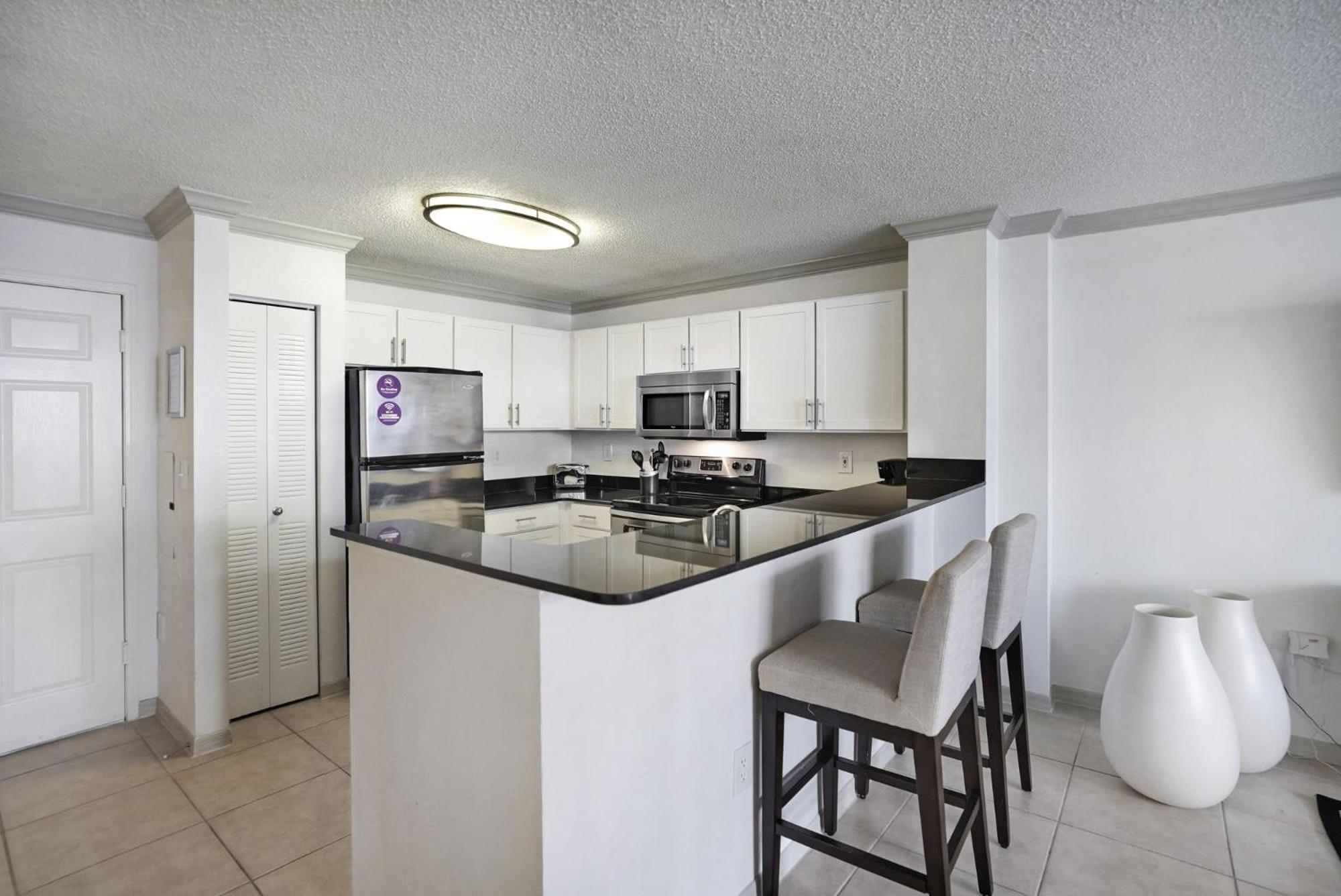 Dharma Home Suites Coral Gables At Gables Grand Plaza Маямі Номер фото