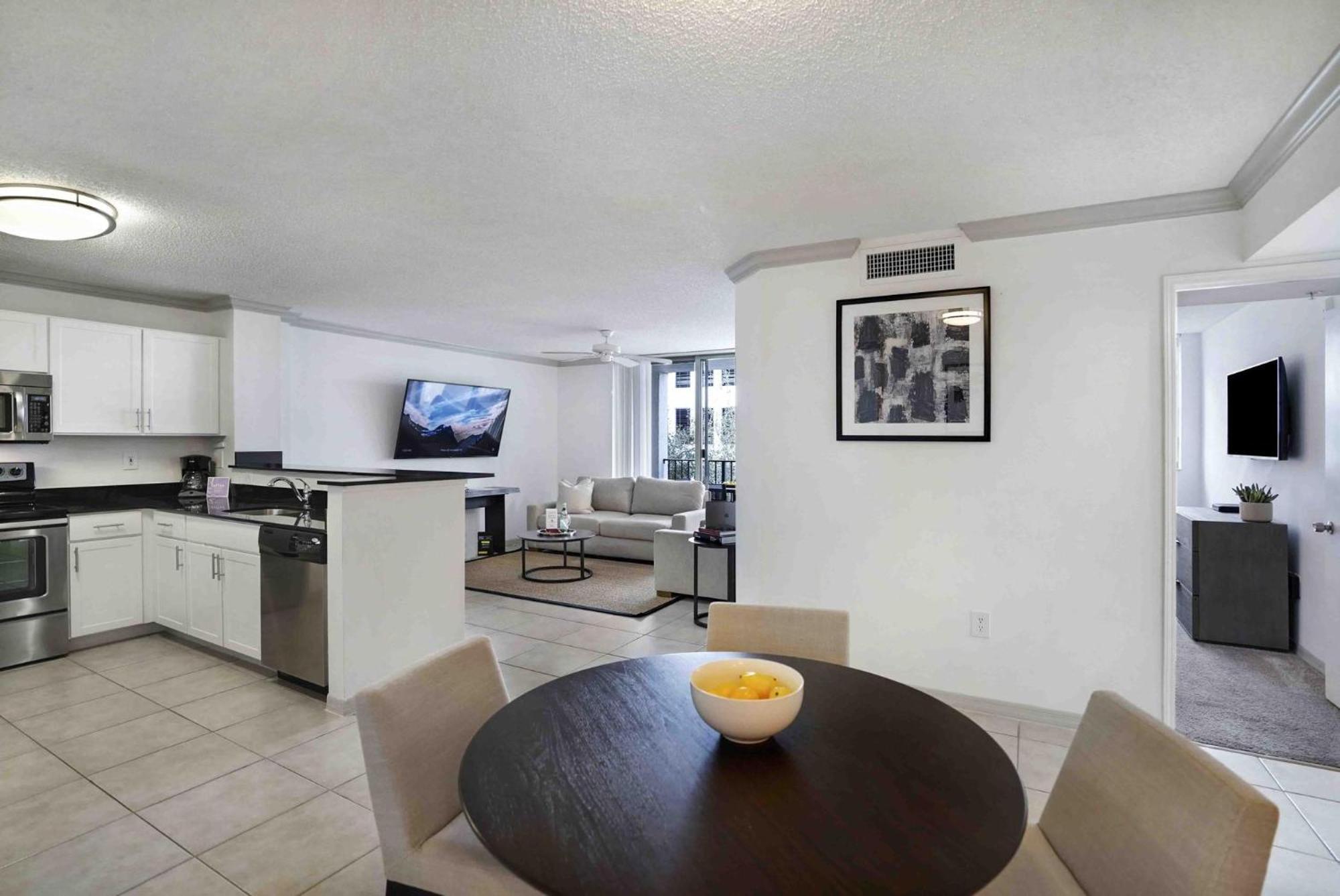 Dharma Home Suites Coral Gables At Gables Grand Plaza Маямі Номер фото