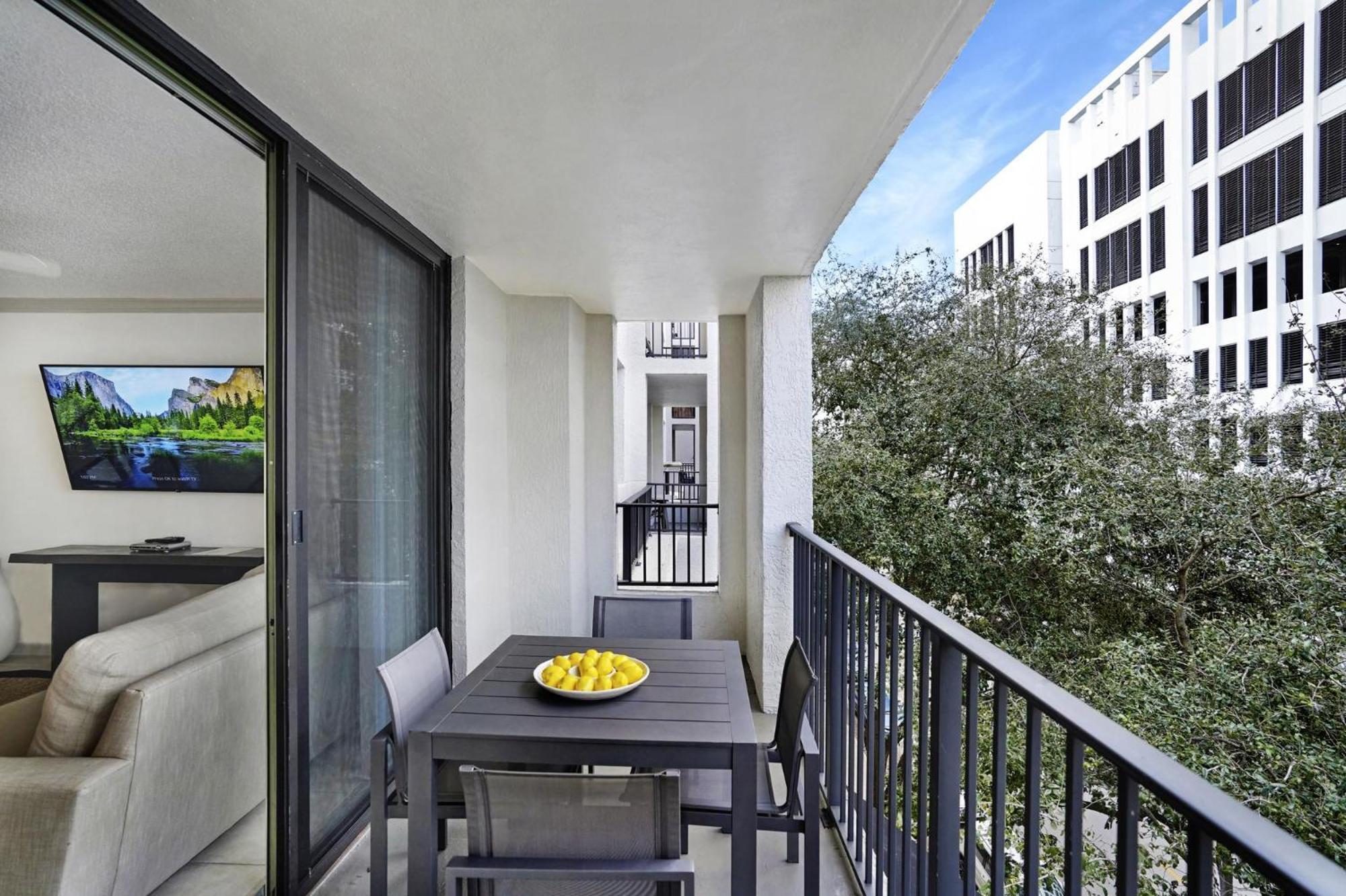 Dharma Home Suites Coral Gables At Gables Grand Plaza Маямі Номер фото