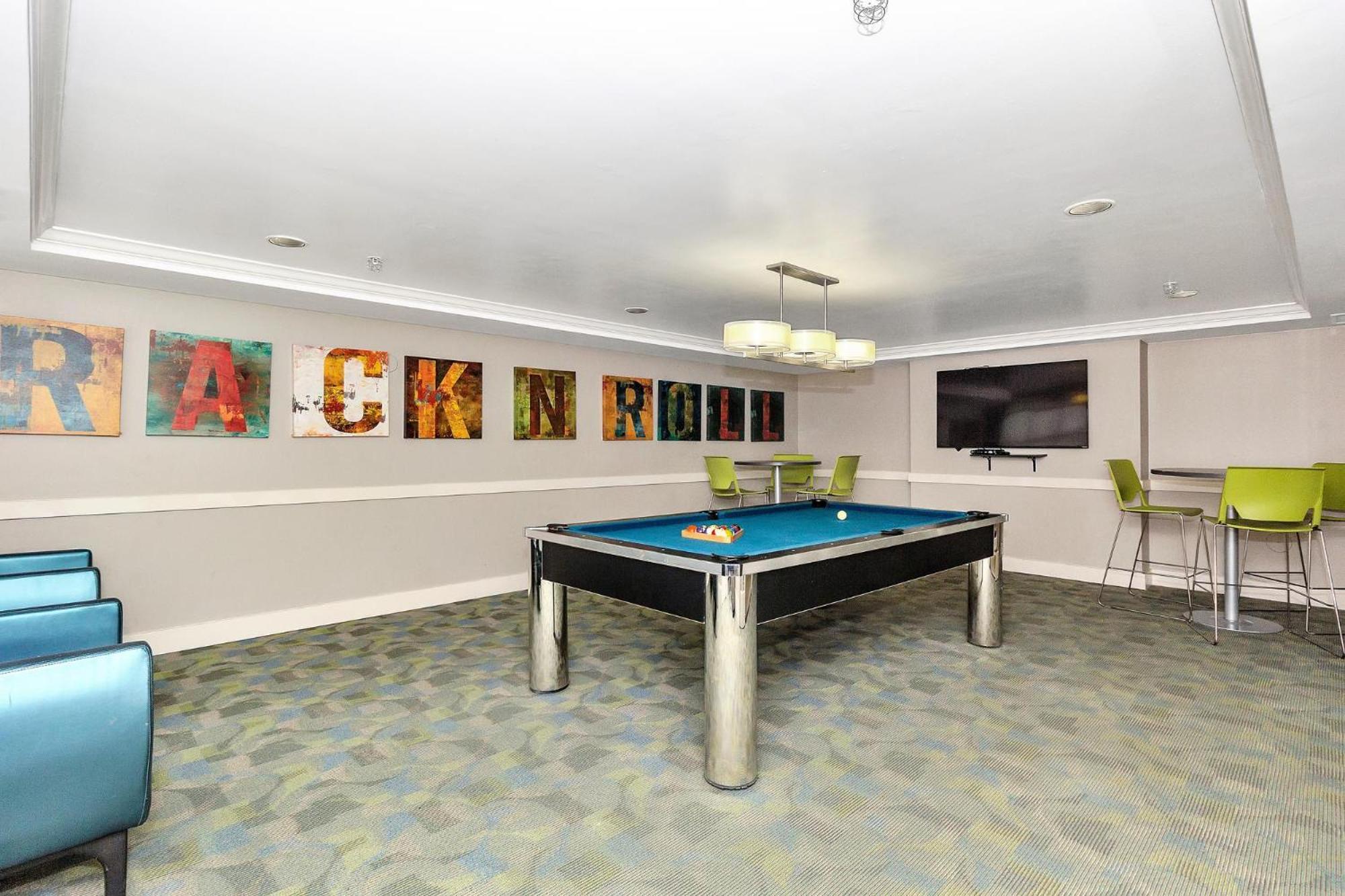 Dharma Home Suites Coral Gables At Gables Grand Plaza Маямі Номер фото