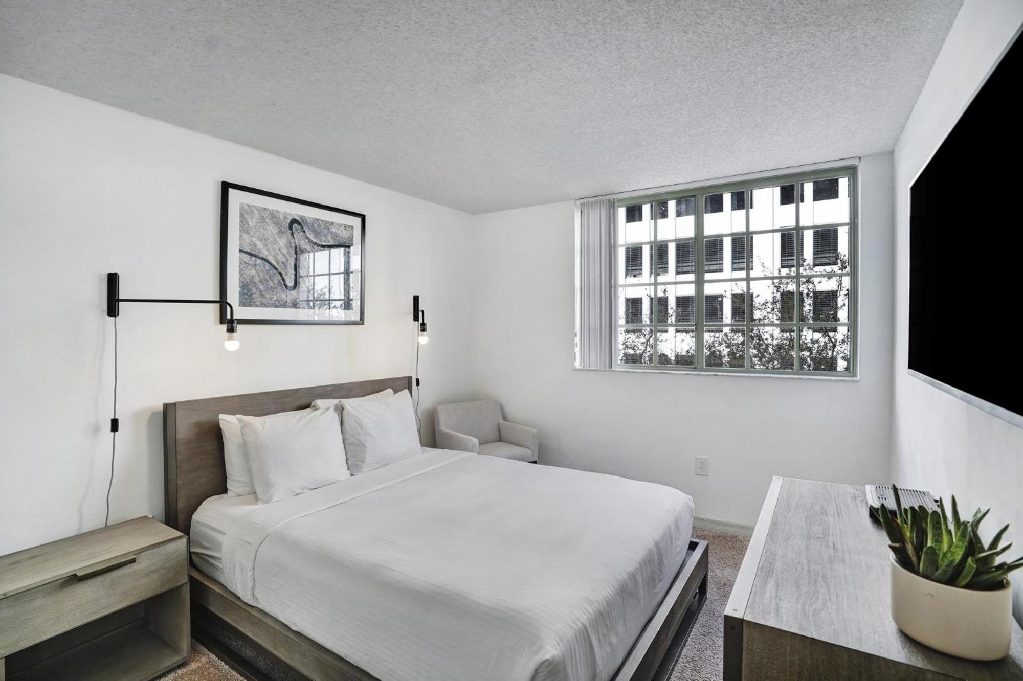 Dharma Home Suites Coral Gables At Gables Grand Plaza Маямі Номер фото