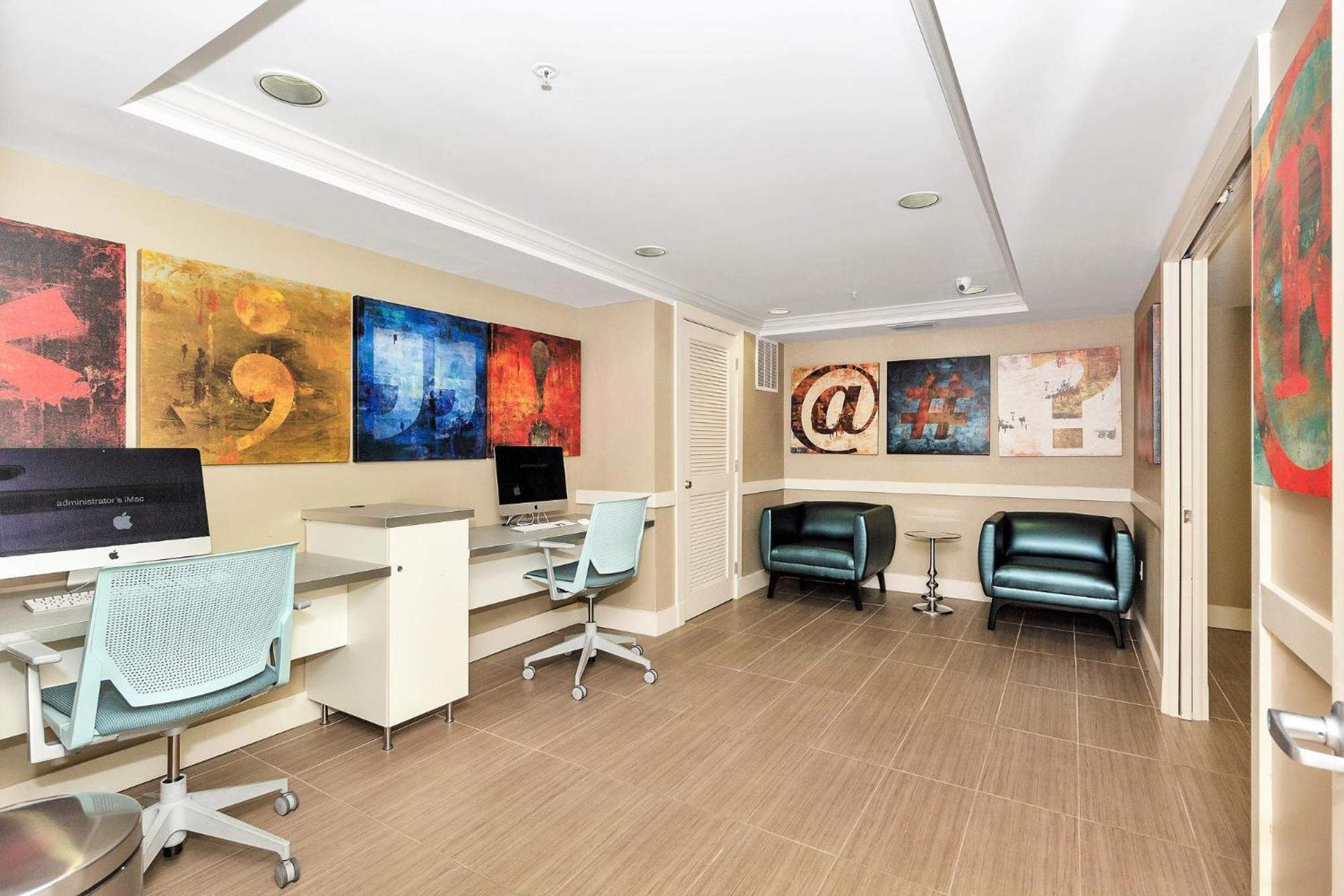 Dharma Home Suites Coral Gables At Gables Grand Plaza Маямі Номер фото