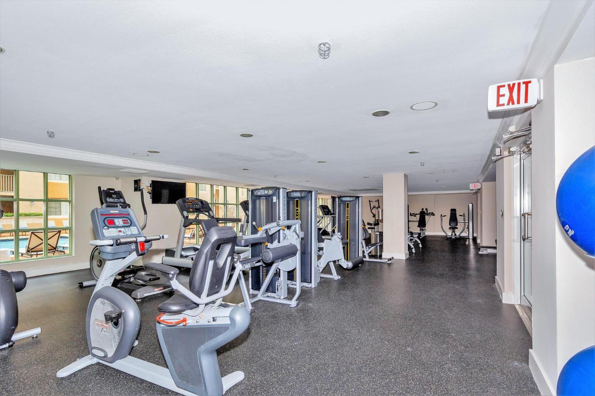 Dharma Home Suites Coral Gables At Gables Grand Plaza Маямі Номер фото
