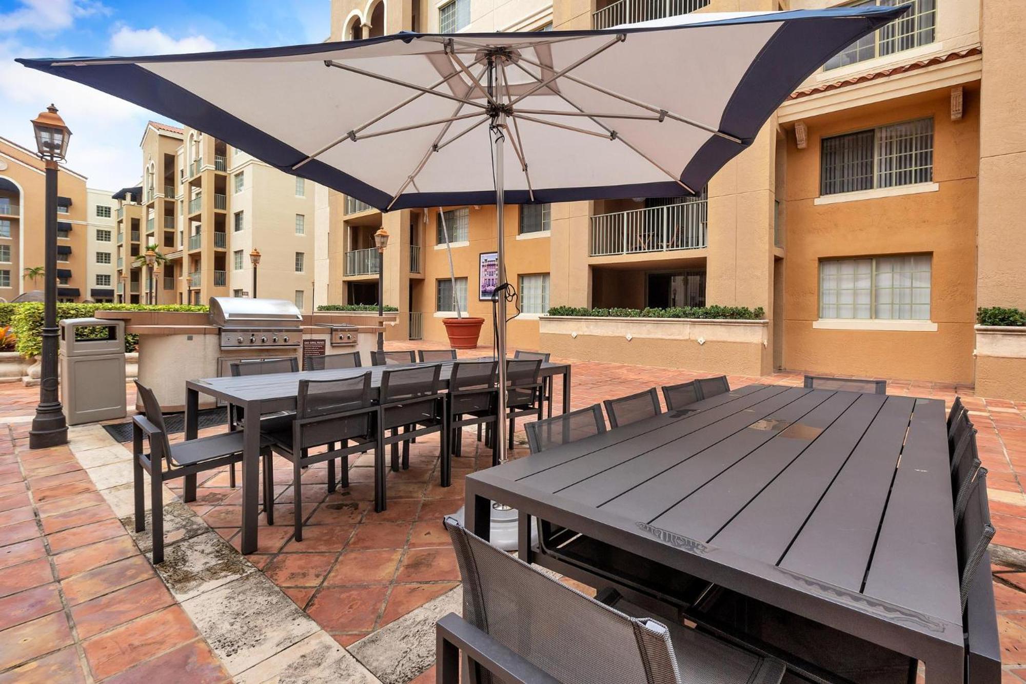 Dharma Home Suites Coral Gables At Gables Grand Plaza Маямі Номер фото