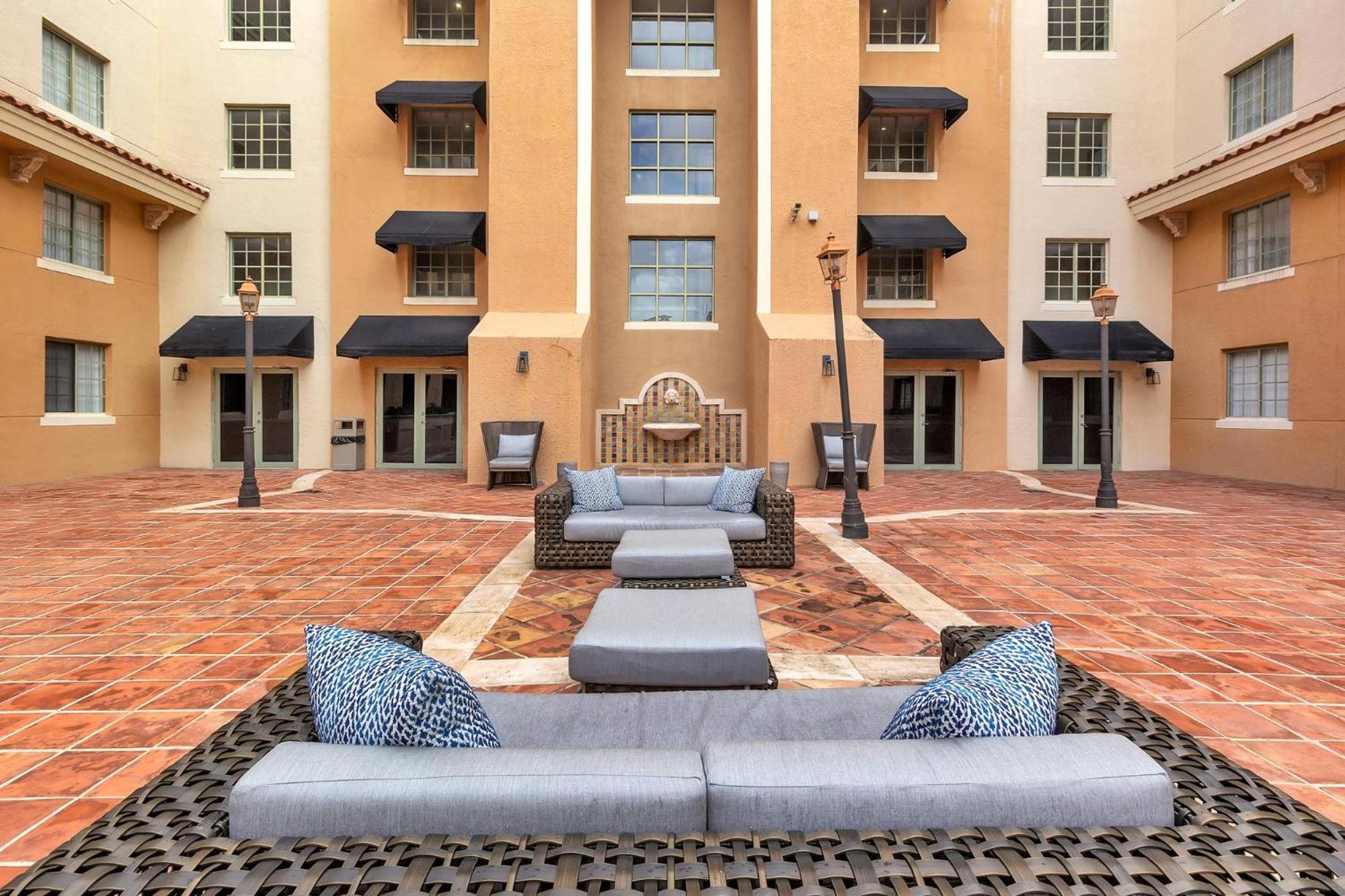 Dharma Home Suites Coral Gables At Gables Grand Plaza Маямі Номер фото