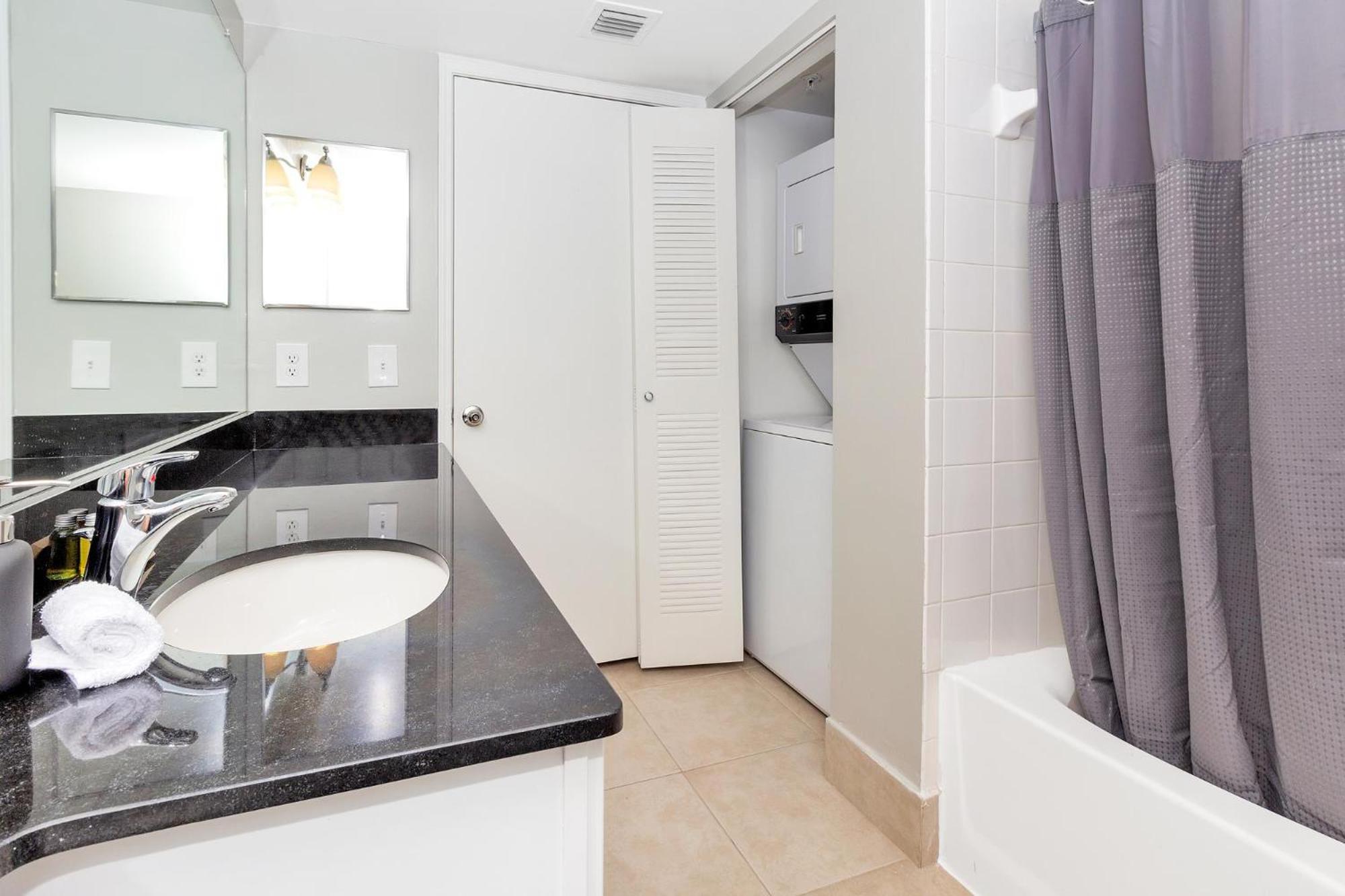 Dharma Home Suites Coral Gables At Gables Grand Plaza Маямі Номер фото
