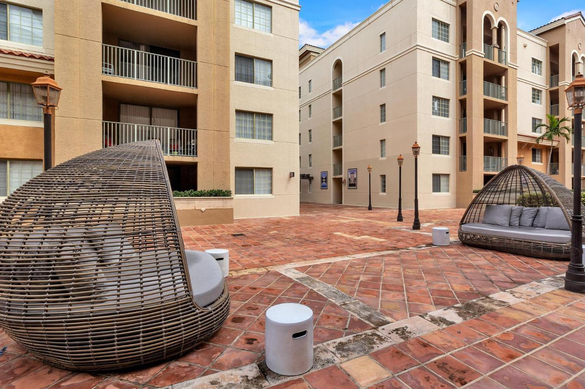 Dharma Home Suites Coral Gables At Gables Grand Plaza Маямі Номер фото