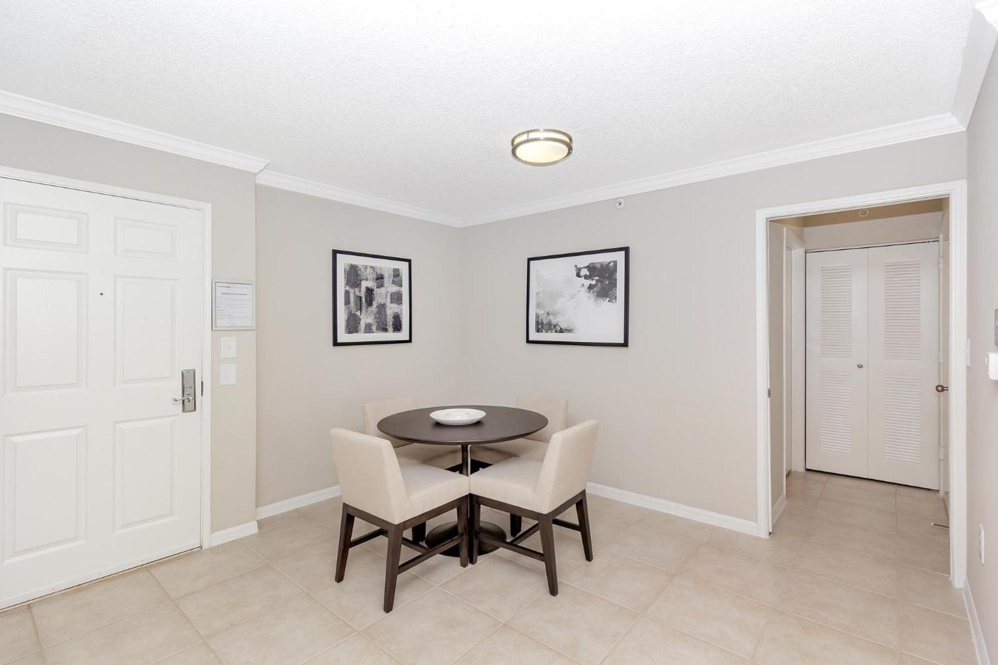 Dharma Home Suites Coral Gables At Gables Grand Plaza Маямі Номер фото