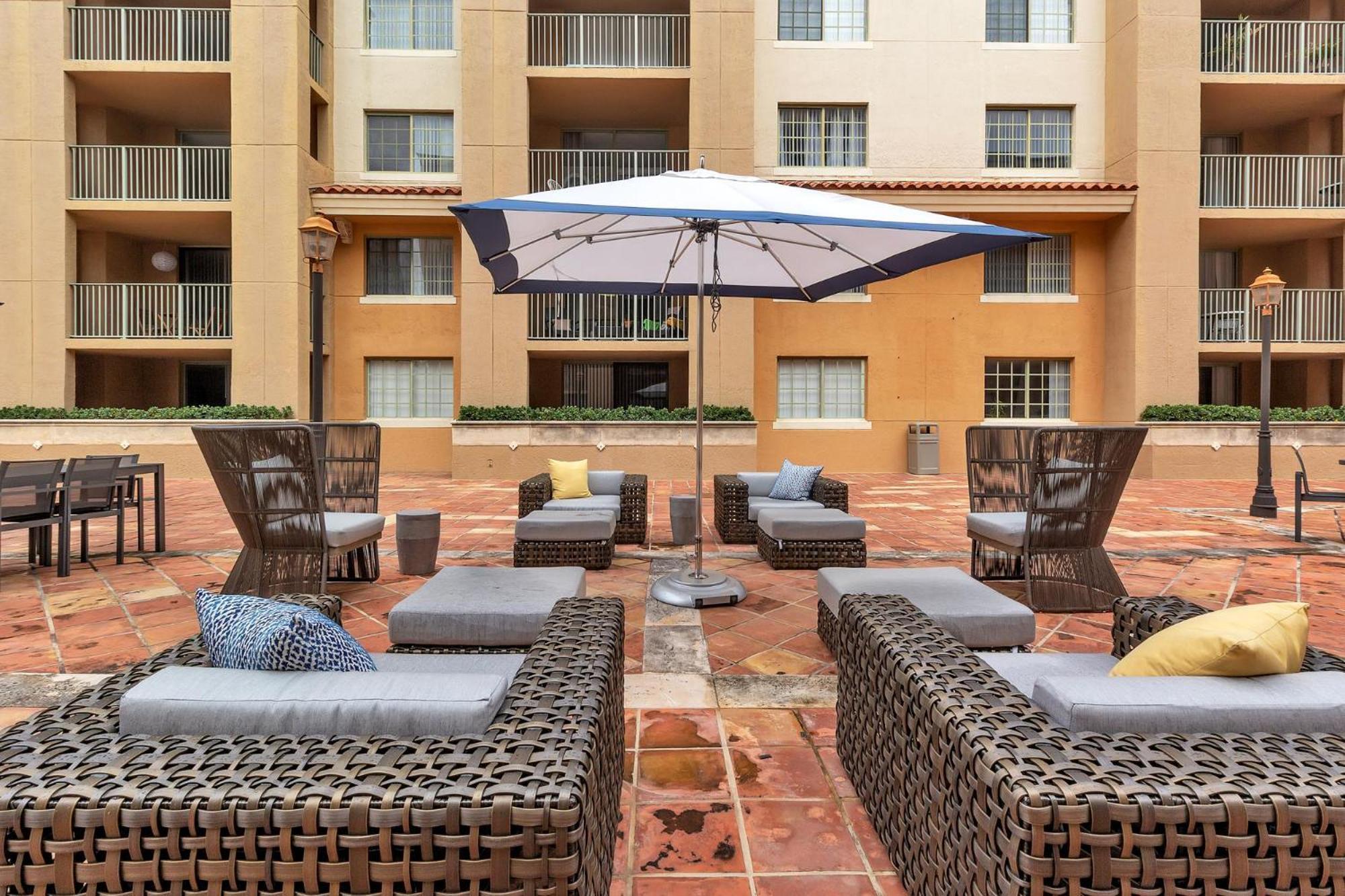 Dharma Home Suites Coral Gables At Gables Grand Plaza Маямі Номер фото