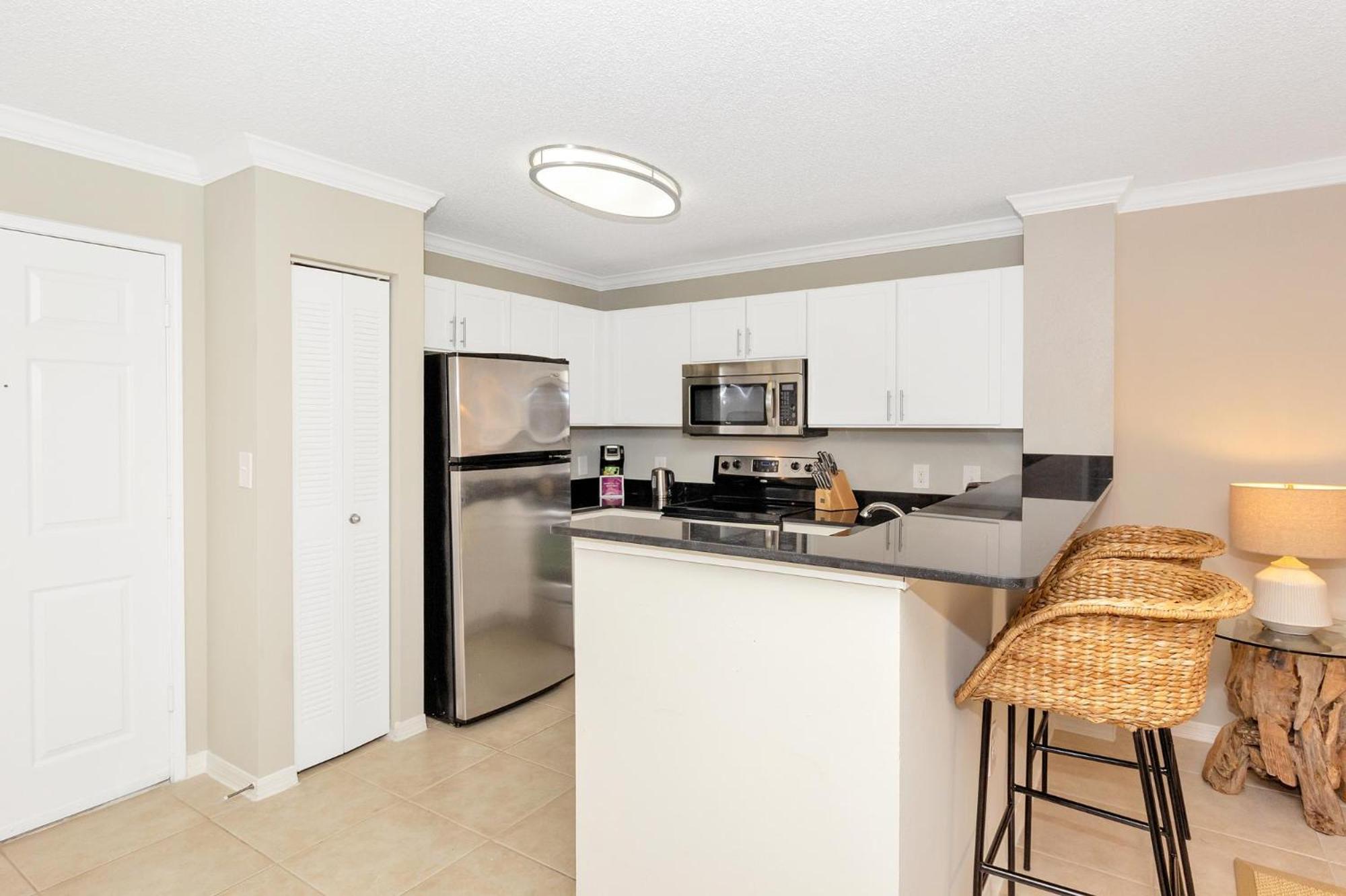 Dharma Home Suites Coral Gables At Gables Grand Plaza Маямі Номер фото
