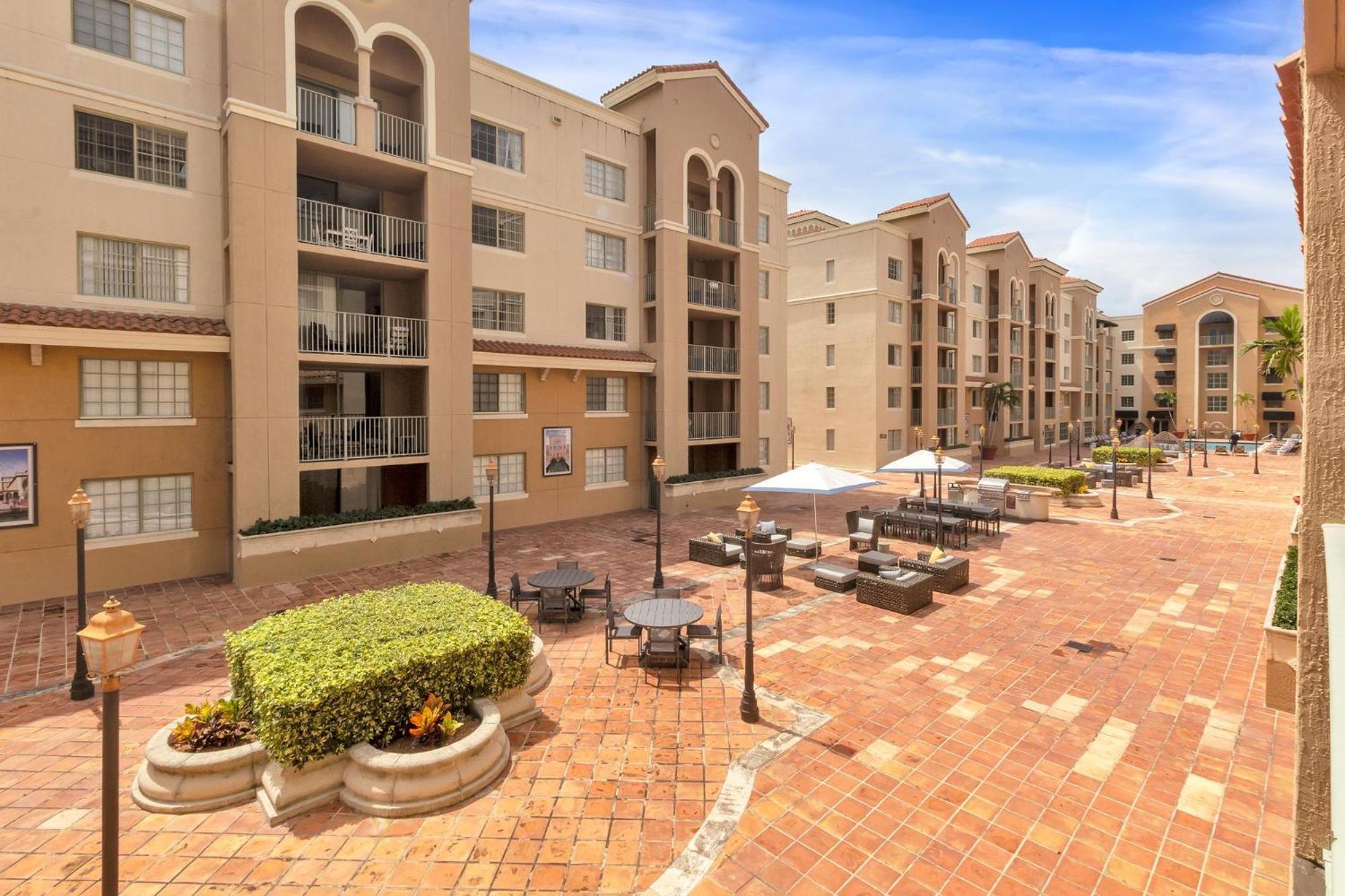 Dharma Home Suites Coral Gables At Gables Grand Plaza Маямі Номер фото