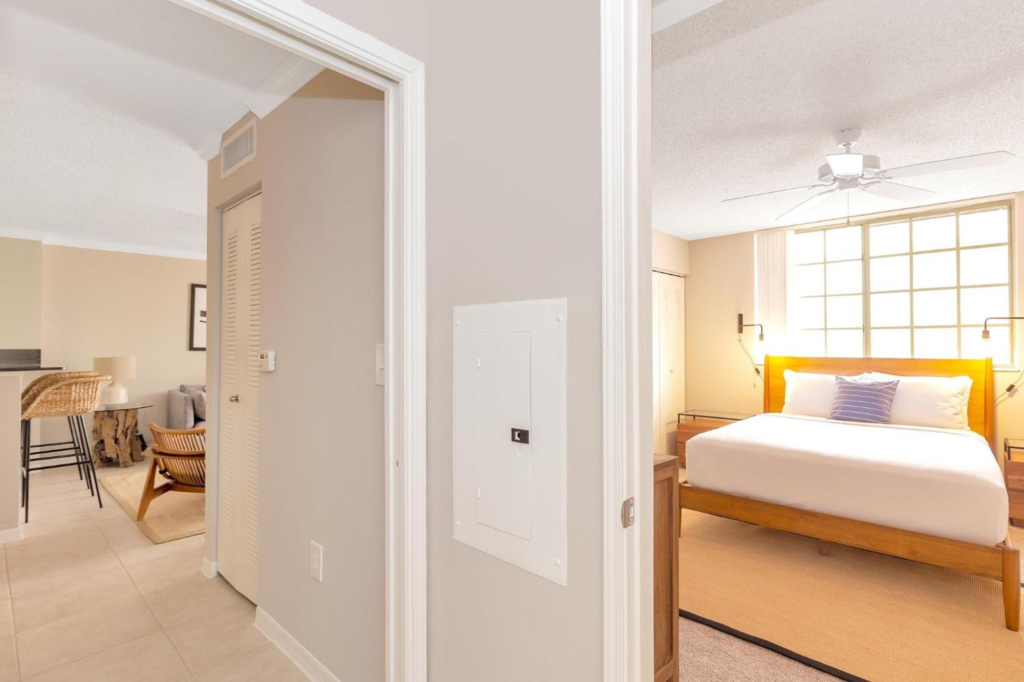Dharma Home Suites Coral Gables At Gables Grand Plaza Маямі Номер фото