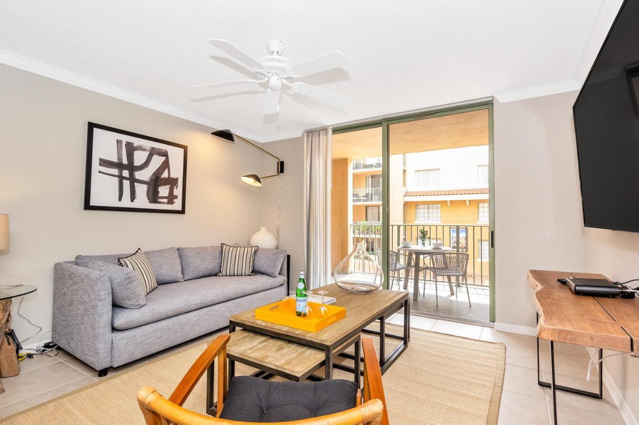 Dharma Home Suites Coral Gables At Gables Grand Plaza Маямі Екстер'єр фото